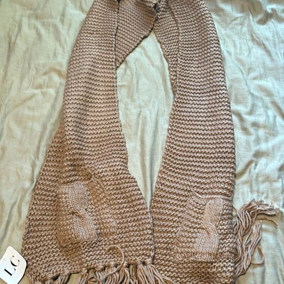NWT cozy knit scarf - Picture 6 of 6